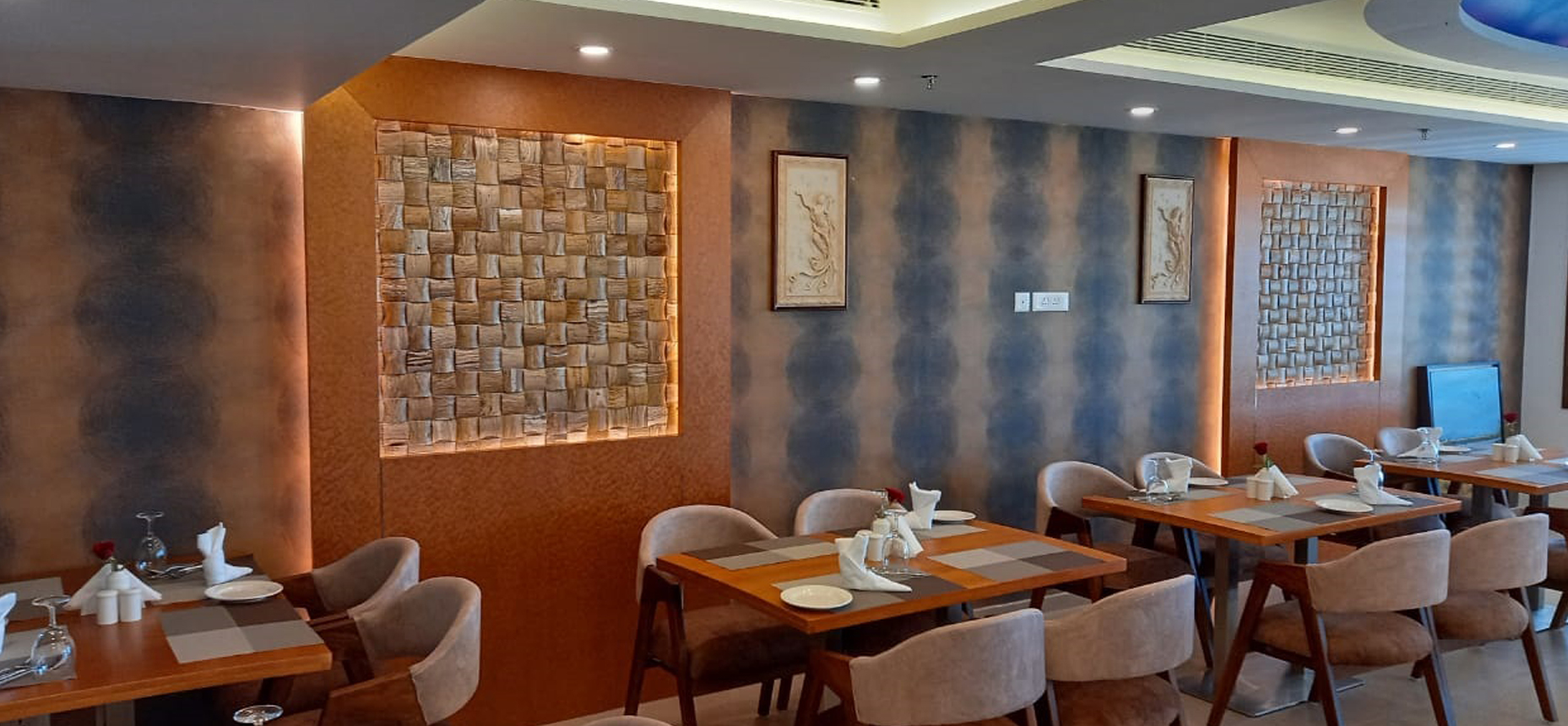 vinco-enterprises-interior-wallpaper-blinds